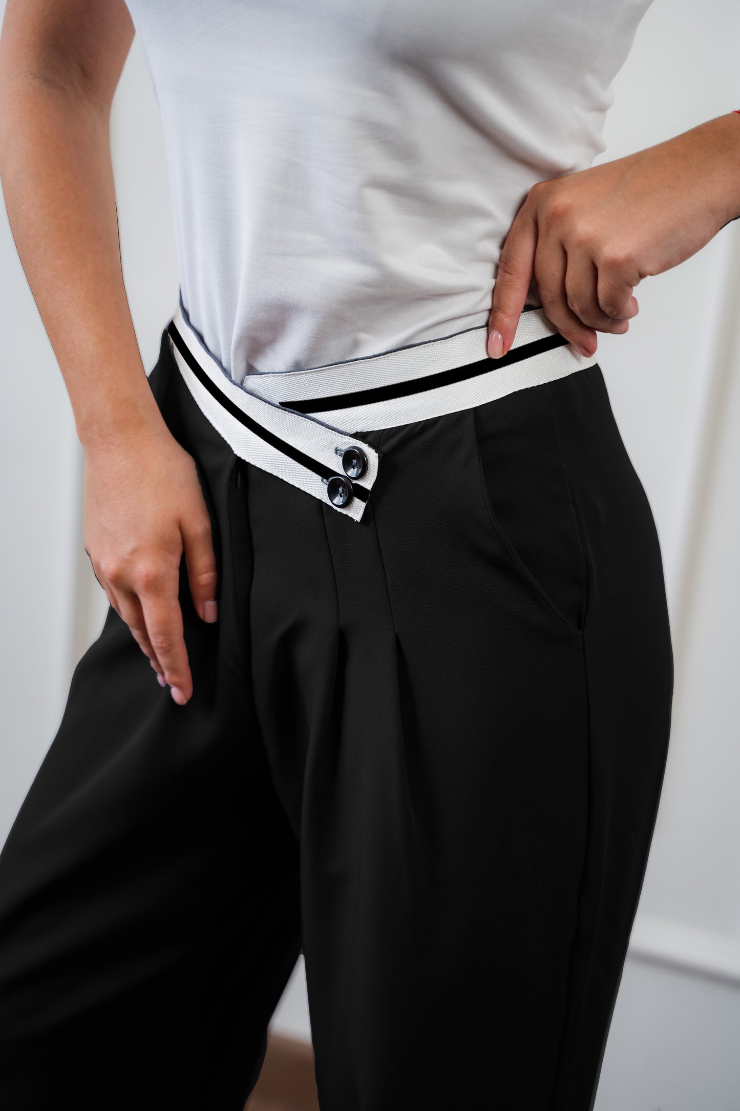 Cross Belt Pants In Black