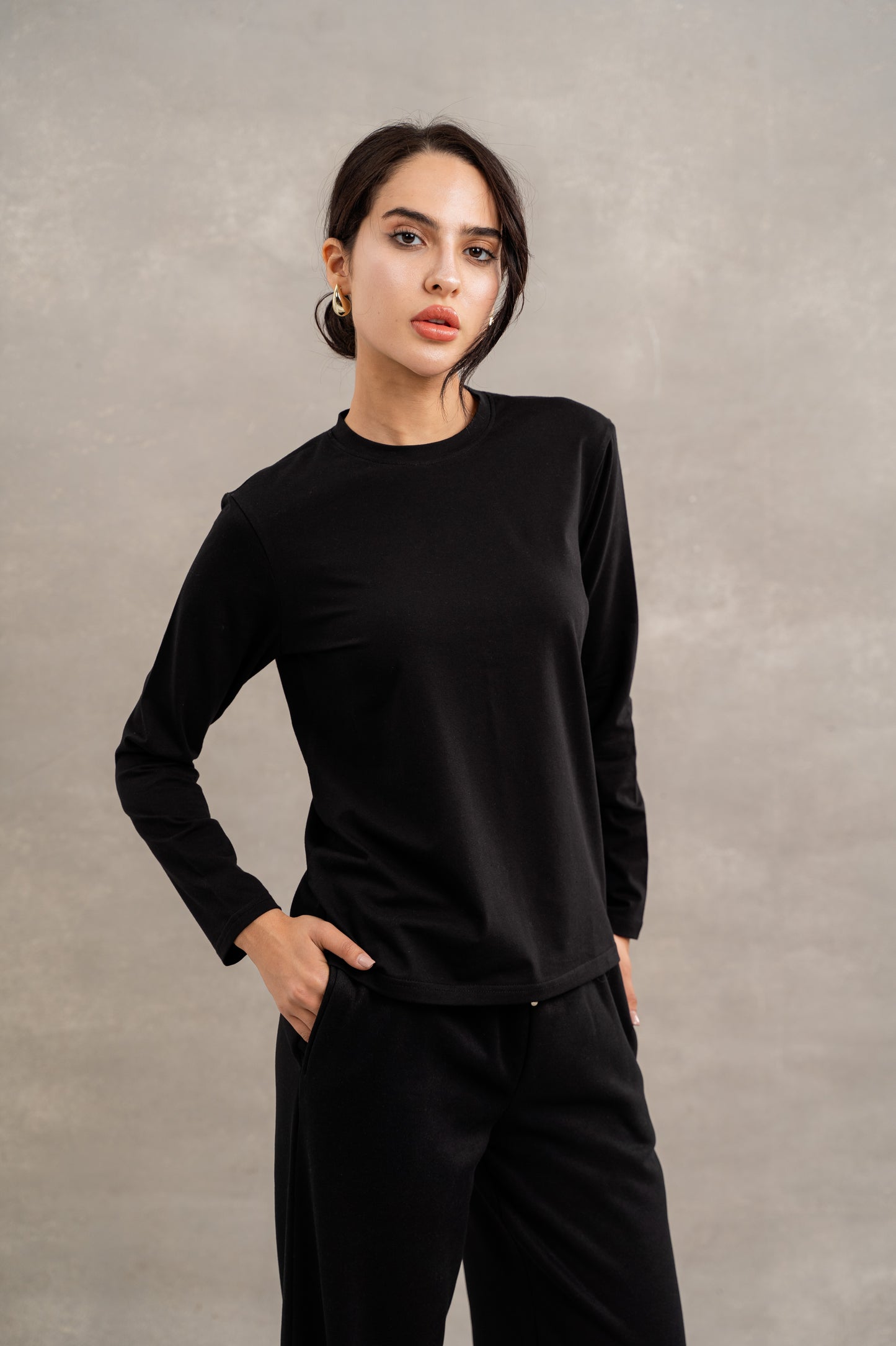 Round Neck Top In Black