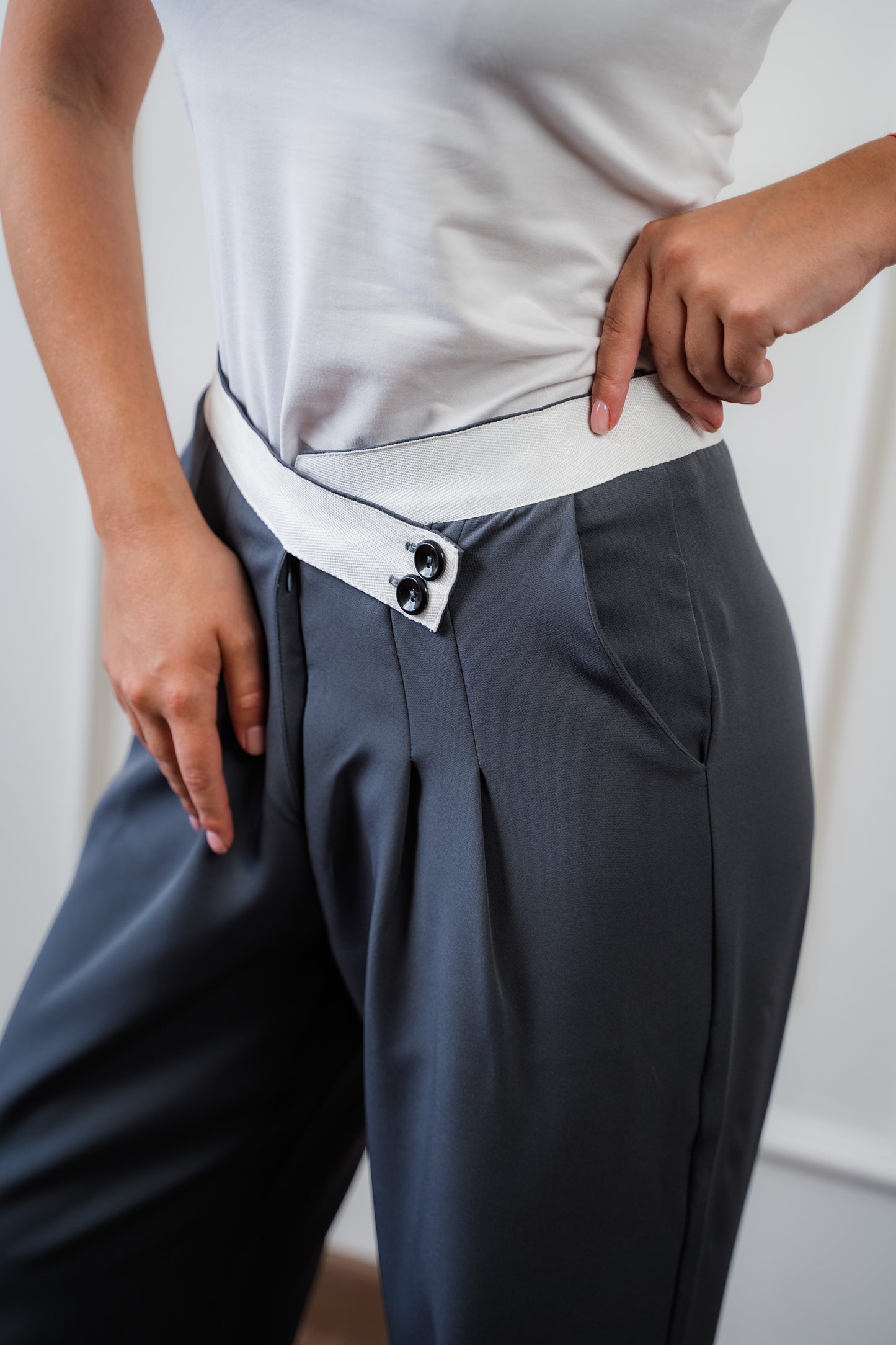 Cross Belt Pants In Gray